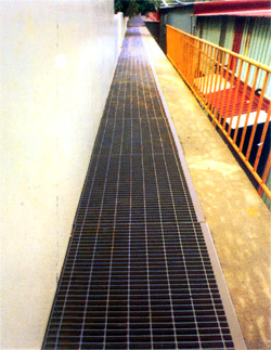 U type cross-sectional trench cover